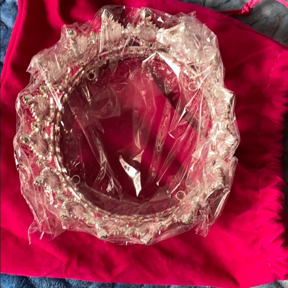 tiara - Picture 3 of 5